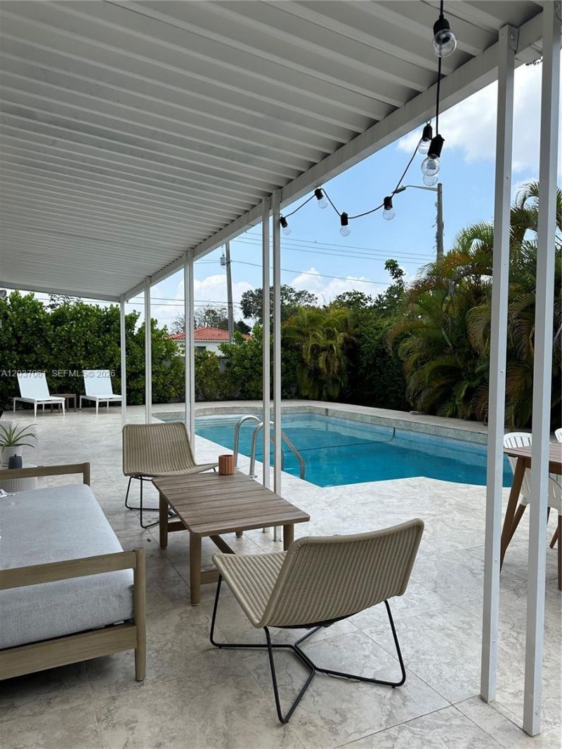 2195 SW 25th Ter, Miami, FL 33133 Photo