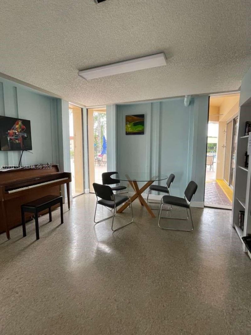 8081 N Sunrise Lakes Dr, Unit 306, Sunrise, FL 33322 Photo