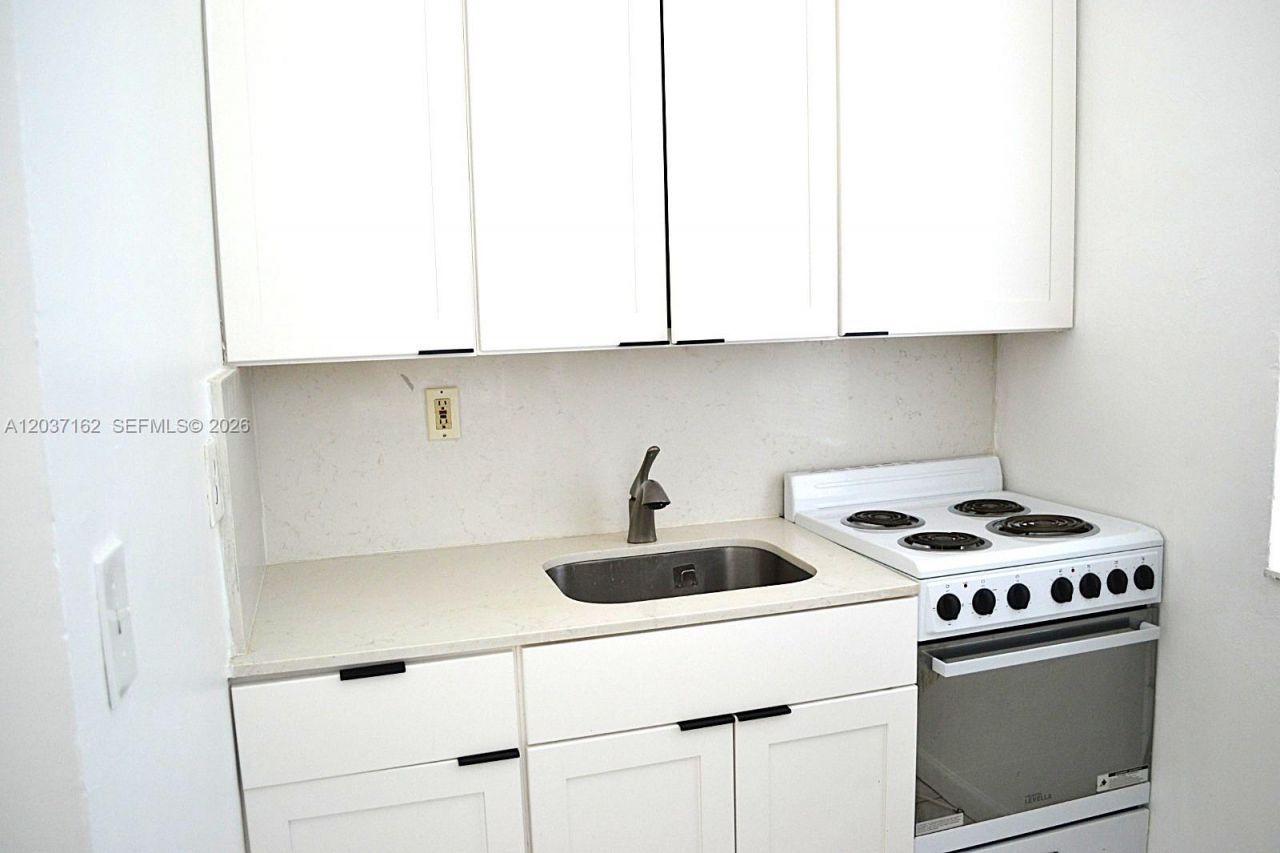 1035 SW 4th St , Unit 4, Miami, FL 33130 Photo