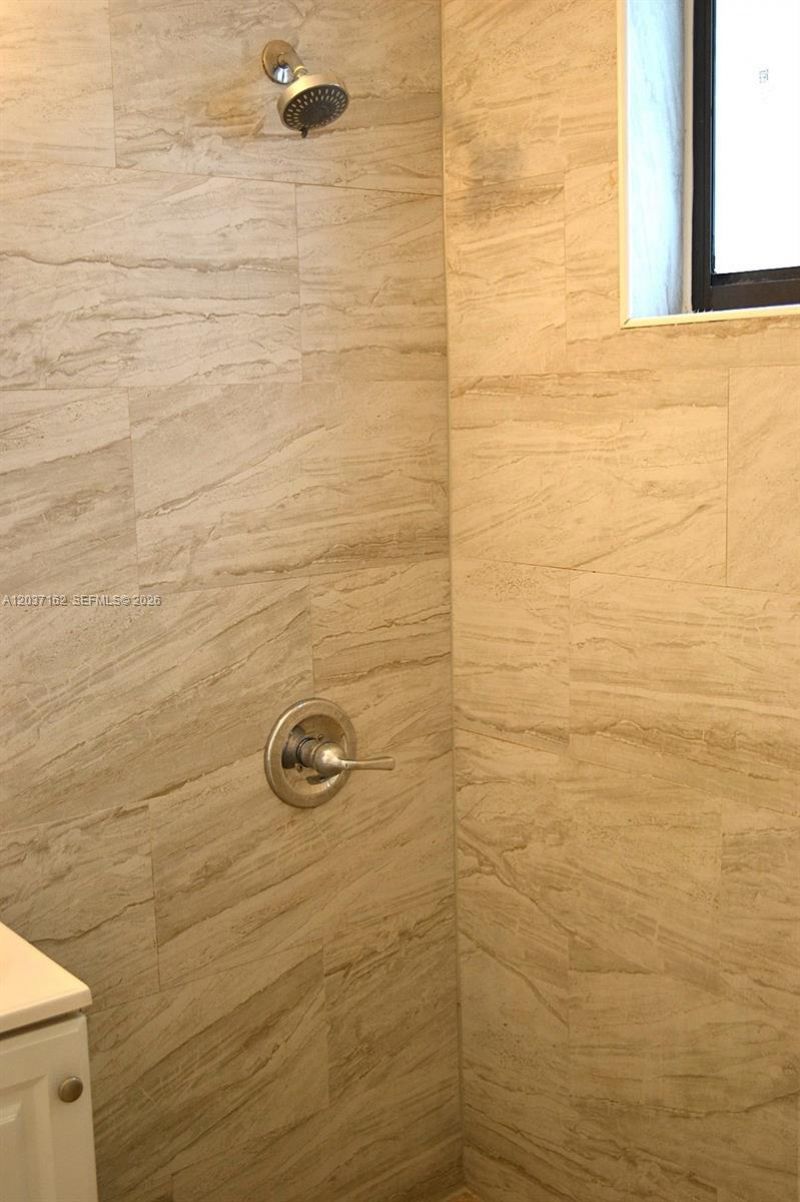 1035 SW 4th St , Unit 4, Miami, FL 33130 Photo