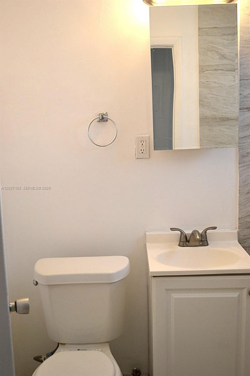 1035 SW 4th St , Unit 4, Miami, FL 33130 Photo