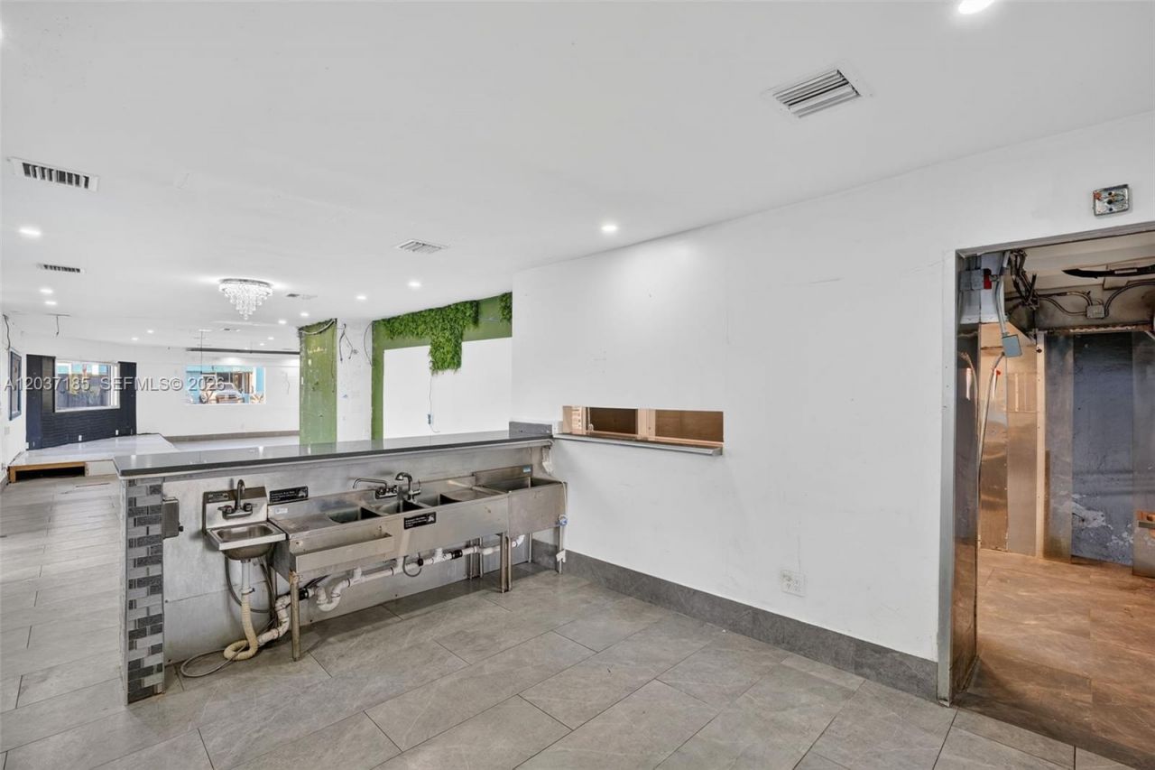 45 NW 22nd Ave , Miami, FL 33125 Photo