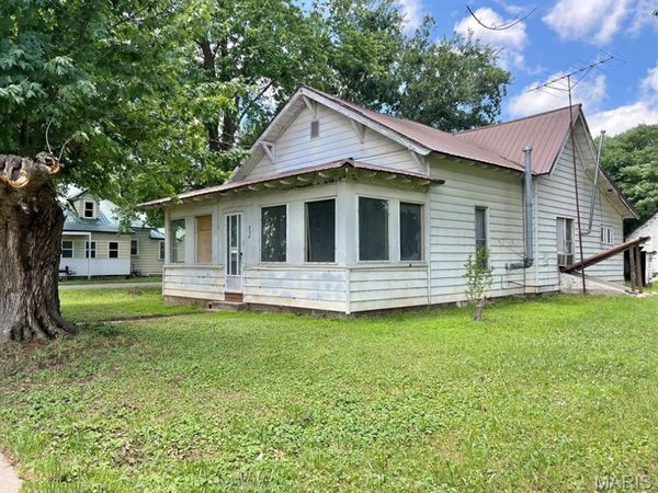 324 W Main Street , Essex, MO 63846