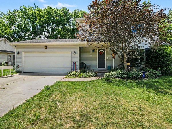 2250 Eads Place, Howell, MI 48843