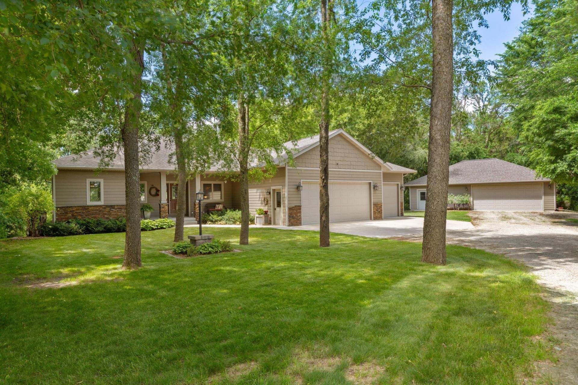 10060 SW 82nd Avenue, Ellendale, MN 56026