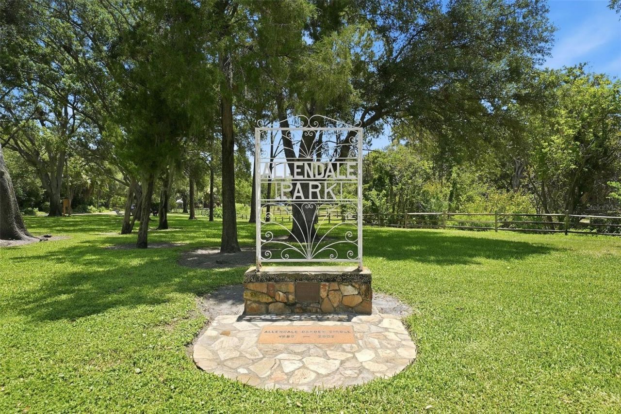 646 38th Avenue N, Saint Petersburg, FL 33704 Photo