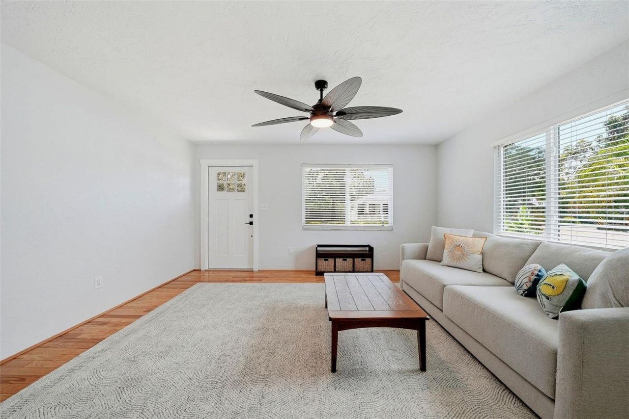 646 38th Avenue N, Saint Petersburg, FL 33704 Photo
