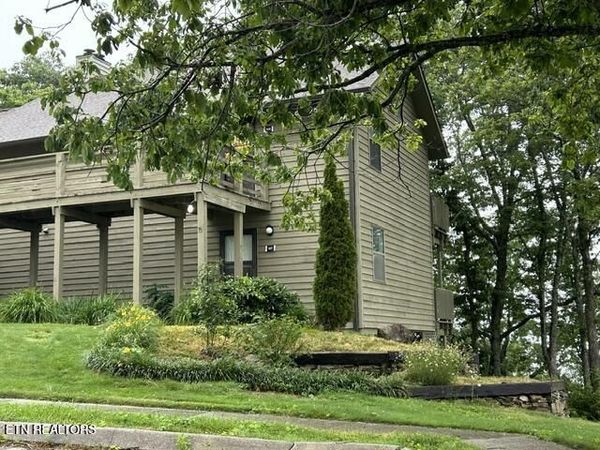 391 Moytoy Rd, Crab Orchard, TN 37723