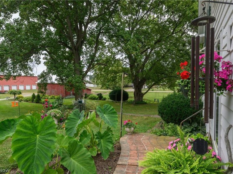 12201 King Church Avenue NW, Uniontown, OH 44685 Photo 3