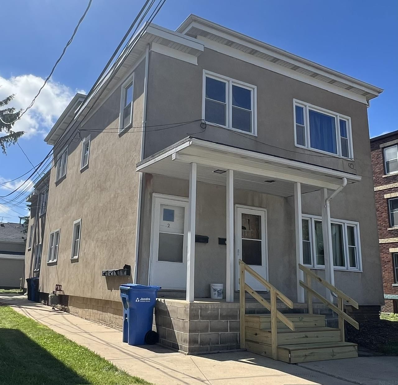 210 N Locust Avenue, New Hampton, IA 50659 Main Photo