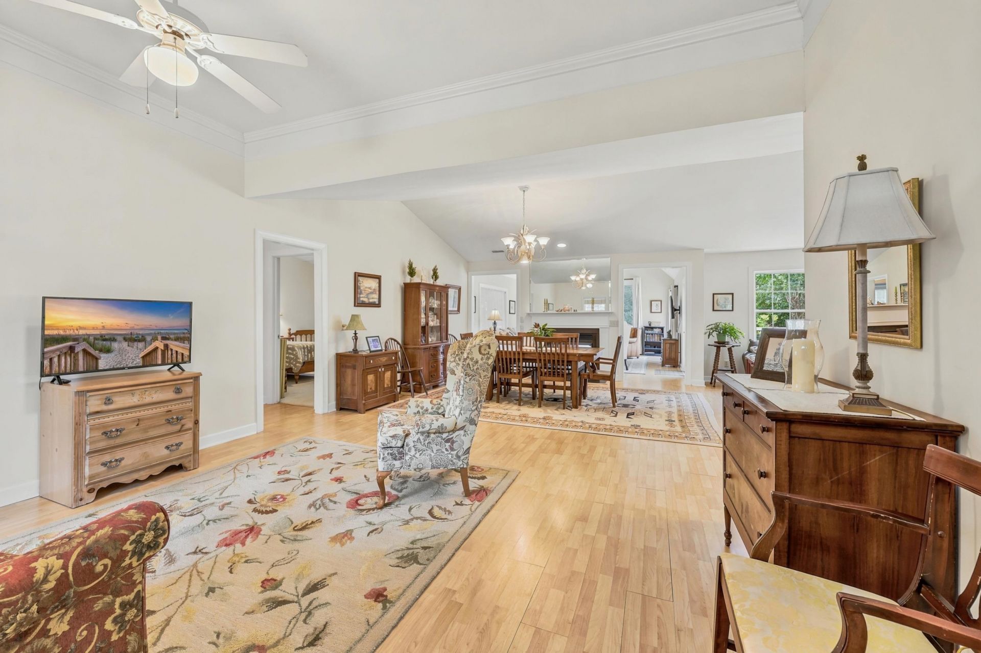357 Aspen Loop  Photo 4