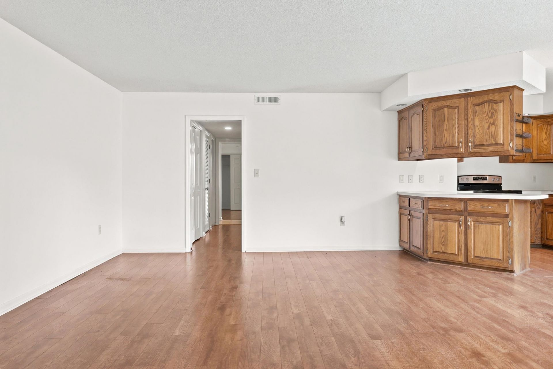 4218 Pinehurst Circle  Photo 6