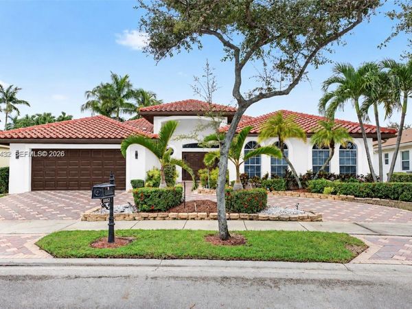 3852 Oak Ridge Cir, Weston, FL 33331