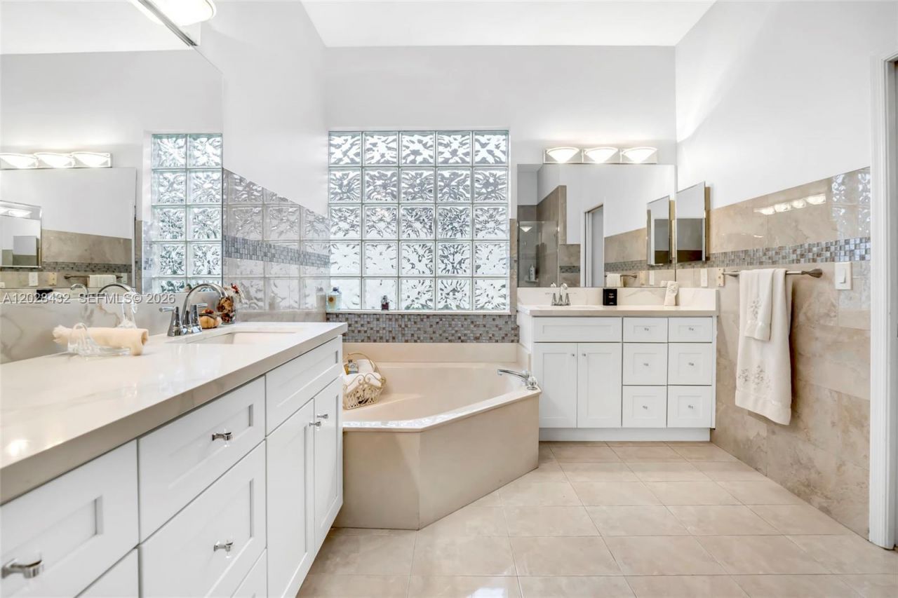 3852 Oak Ridge Cir, Weston, FL 33331 Photo