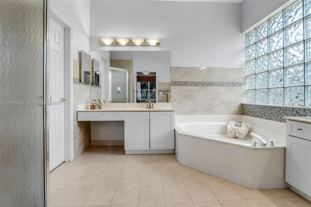 3852 Oak Ridge Cir, Weston, FL 33331 Photo