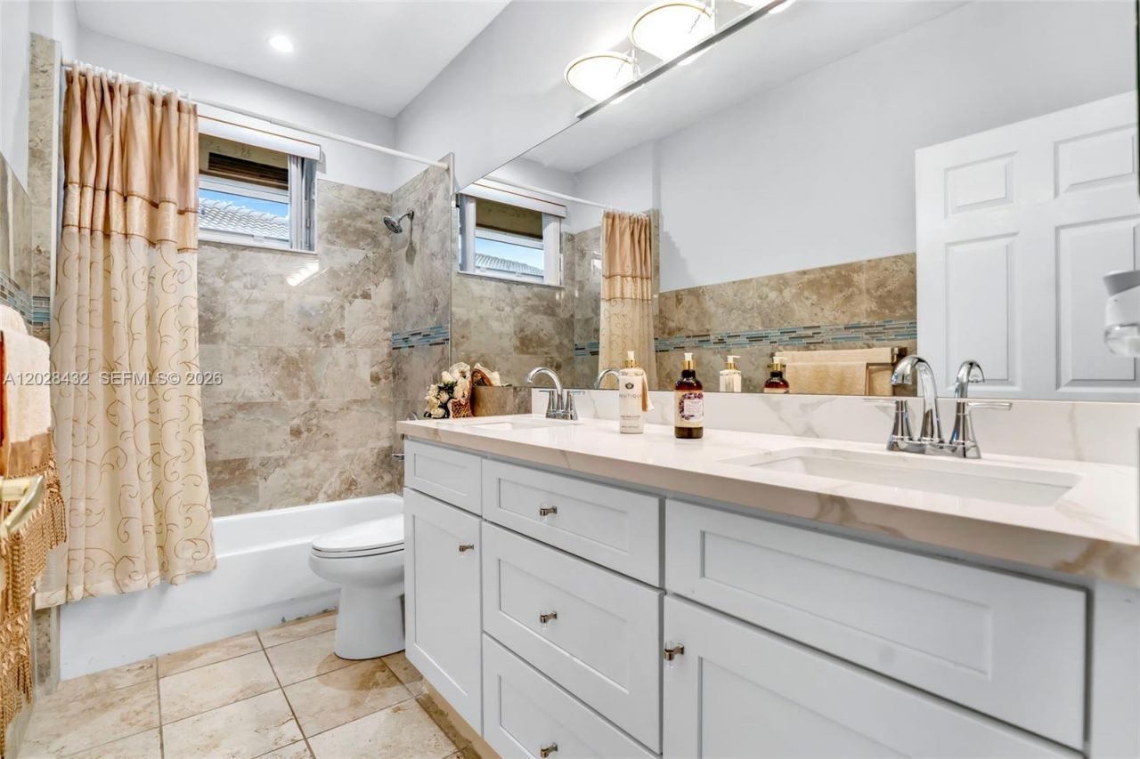 3852 Oak Ridge Cir, Weston, FL 33331 Photo