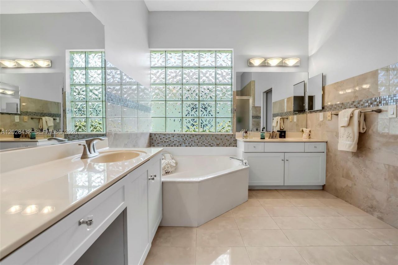 3852 Oak Ridge Cir, Weston, FL 33331 Photo