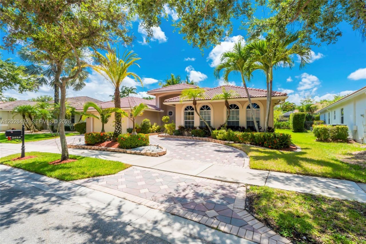 3852 Oak Ridge Cir, Weston, FL 33331 Photo