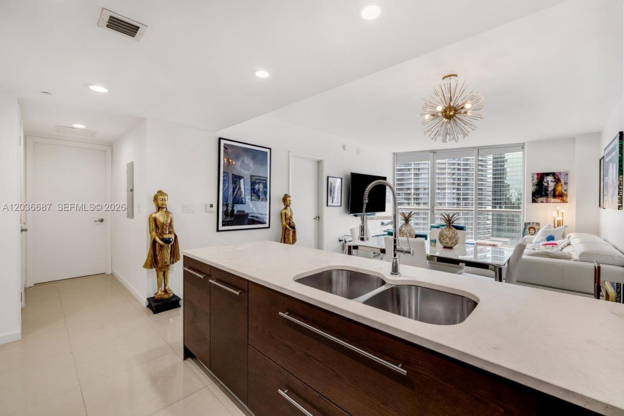 475 Brickell Ave , Unit 3214, Miami, FL 33131 Photo