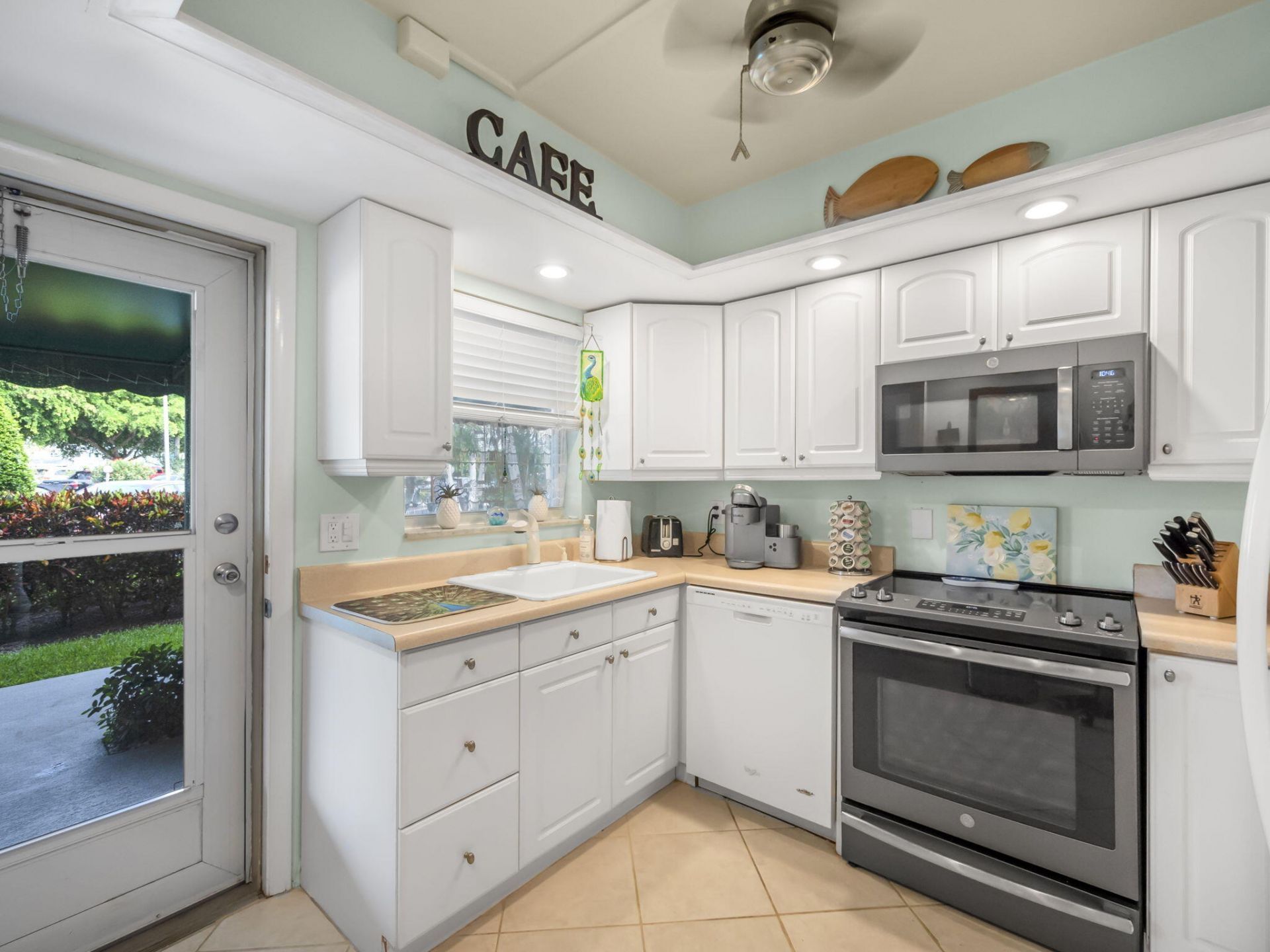 52 Yacht Club Drive, Unit 103, North Palm Beach, FL 33408 Photo