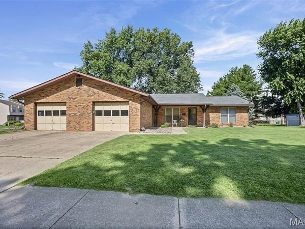 911 S Walnut Street, O'Fallon, IL 62269