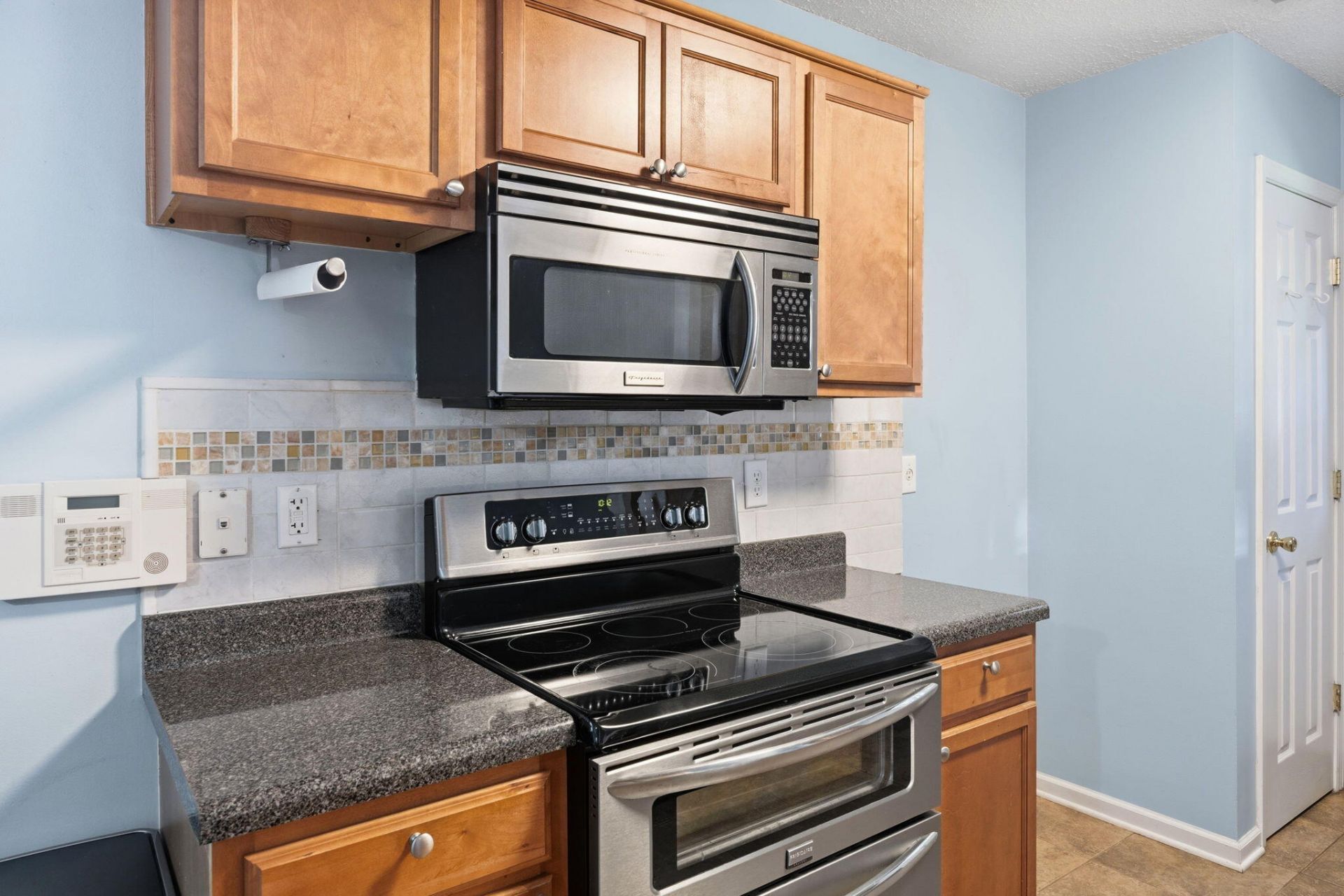 411 Aberdeen Circle Photo 12