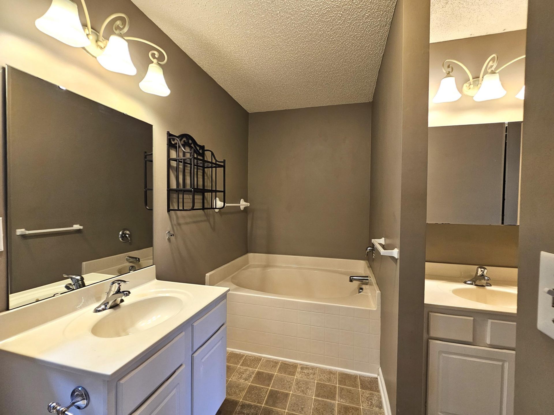 411 Aberdeen Circle Photo 13