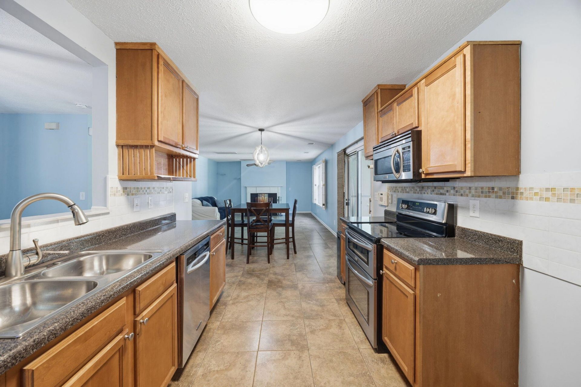 411 Aberdeen Circle Photo 14
