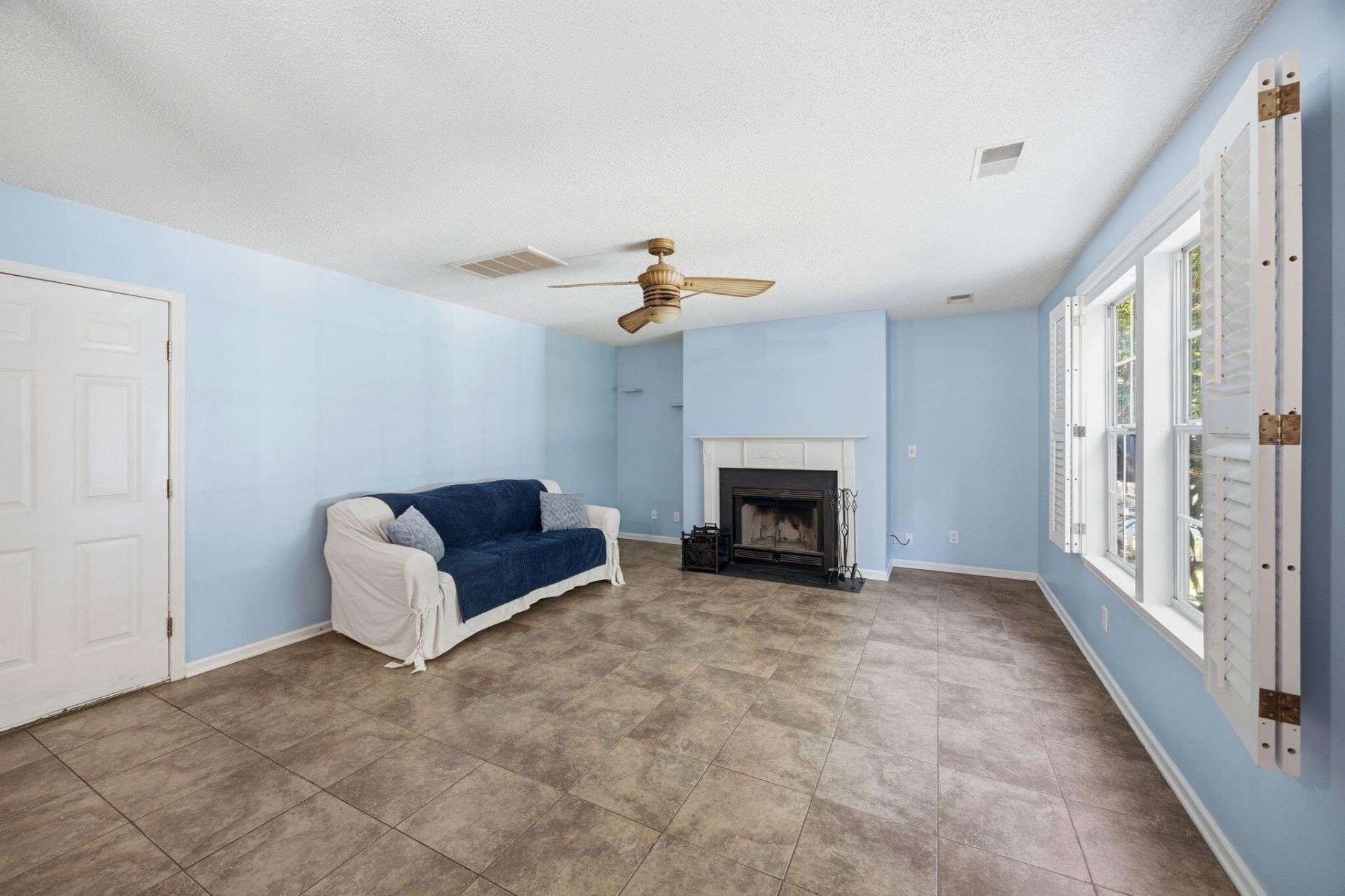 411 Aberdeen Circle Photo 15