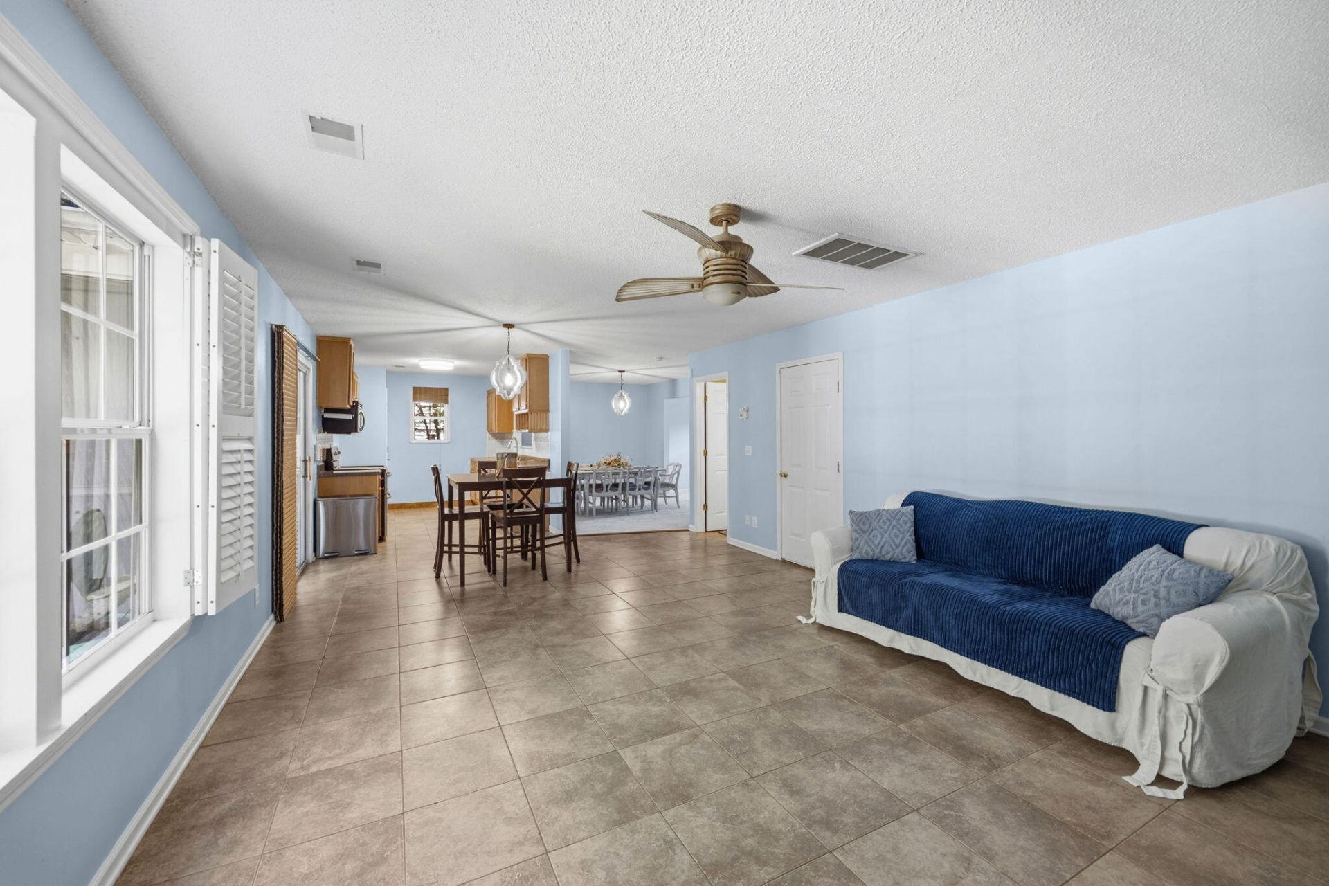 411 Aberdeen Circle Photo 17