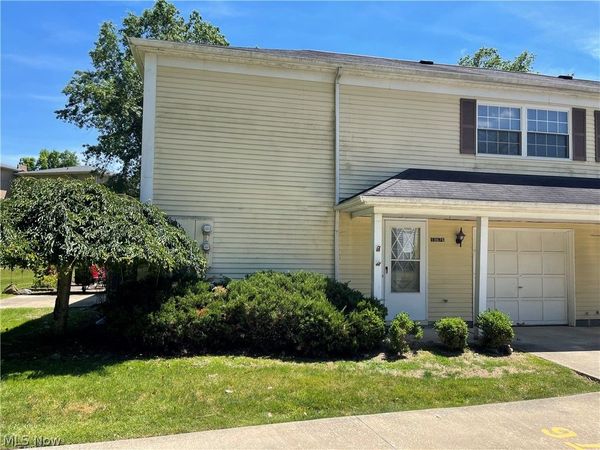 13676 Oakbrook Drive, Unit 3676, North Royalton, OH 44133