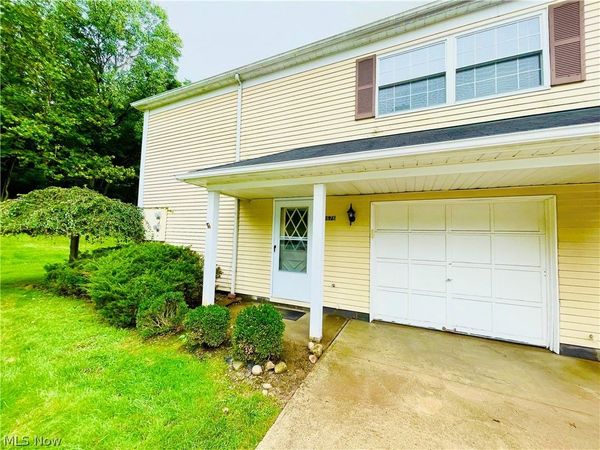 13676 Oakbrook Drive, Unit 3676, North Royalton, OH 44133