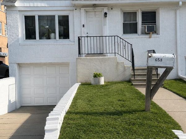 658 W Broadway , Long Beach, NY 11561