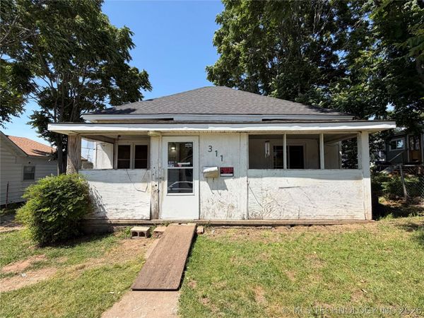 311 E 4th Avenue , Bristow, OK 74010