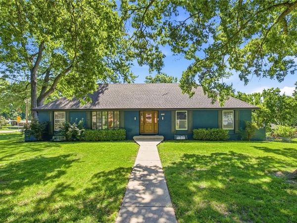 9501 Canterbury Street, Leawood, KS 66206