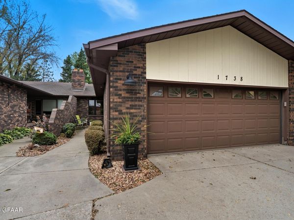 1738 34TH Street , Grand Forks, ND 58201