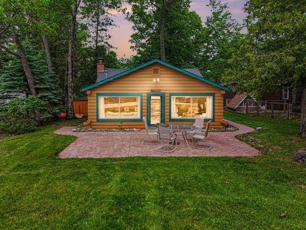 6470 Margaret Lane, Indian River, MI 49749
