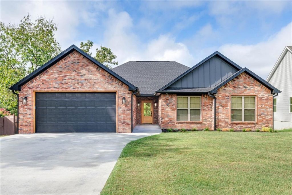 34 S Cheshnut Drive, Bella Vista, AR 72714 Main Photo