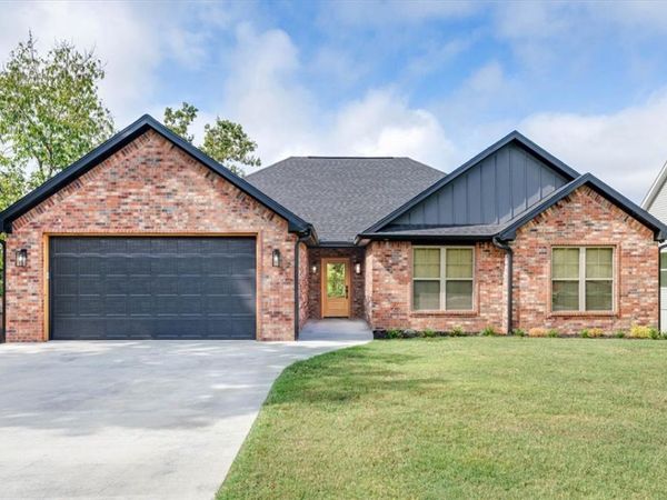 34 S Cheshnut Drive, Bella Vista, AR 72714