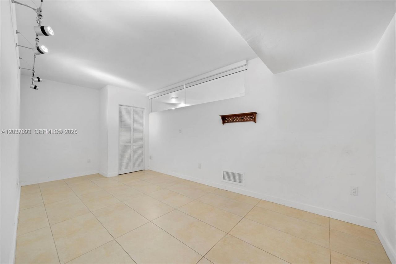 181 Crandon Blvd , Unit 301, Key Biscayne, FL 33149 Photo
