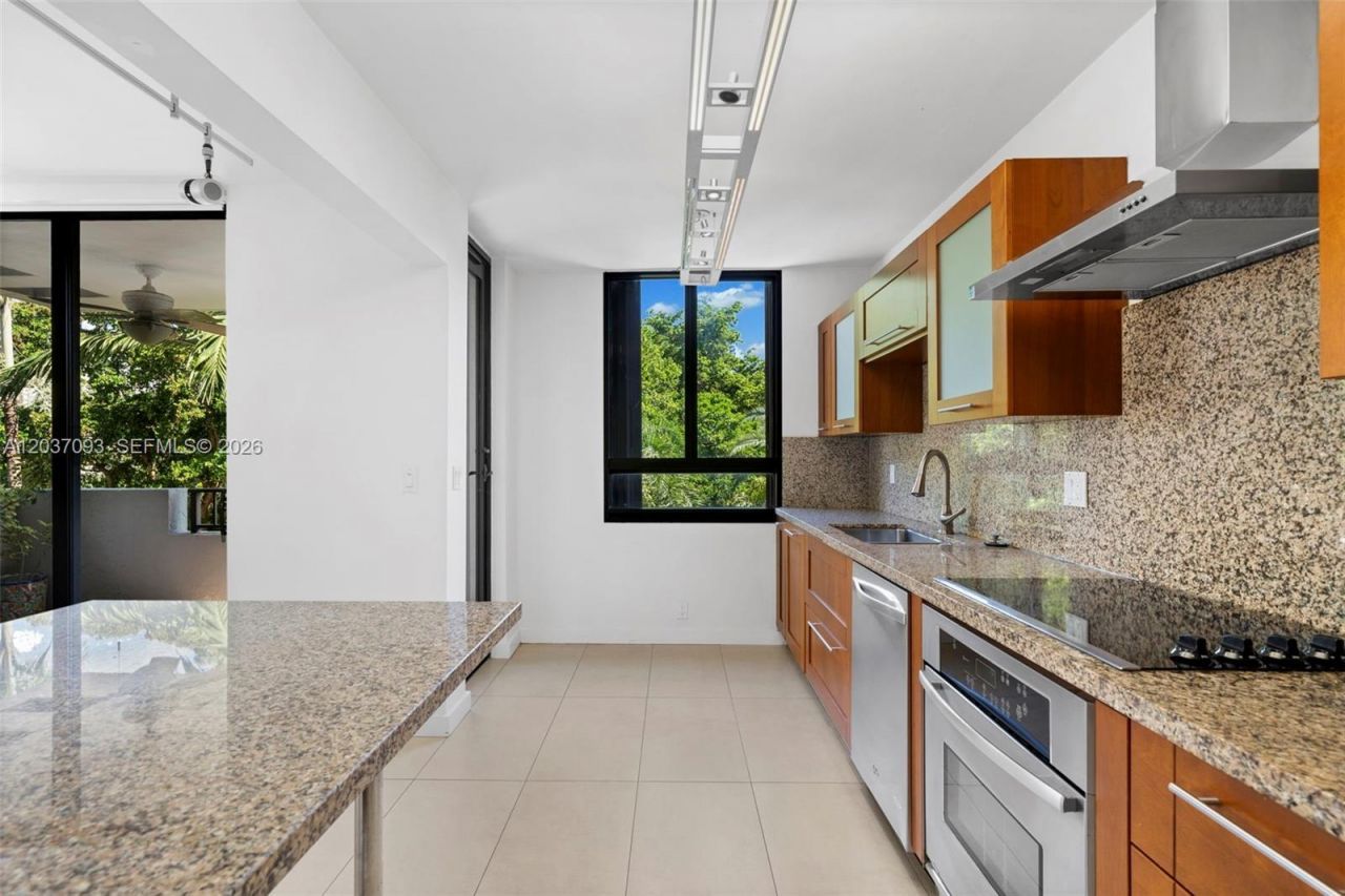 181 Crandon Blvd , Unit 301, Key Biscayne, FL 33149 Photo