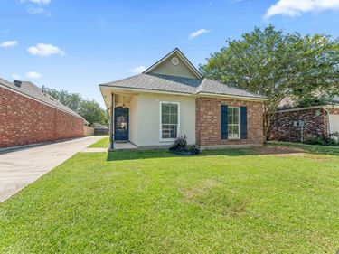 5535 Ducros Dr, Baton Rouge, LA 70820