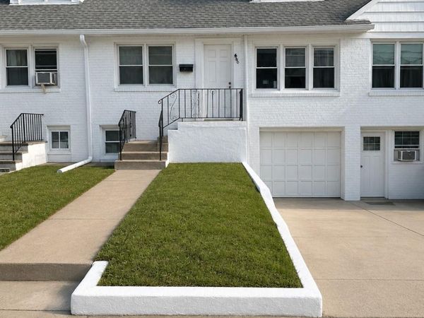 660 W Broadway , Long Beach, NY 11561