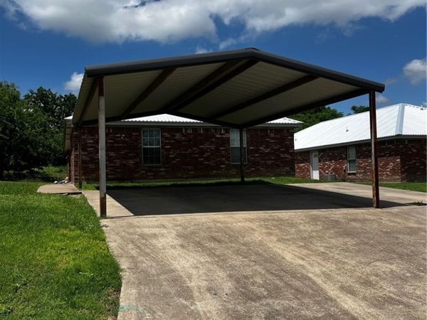 805 E Ave. I , Lampasas, TX 76550