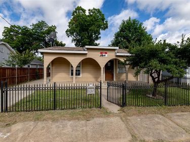 3219 N Winnetka Avenue , Dallas, TX 75212