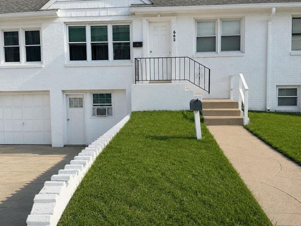 662 W Broadway , Long Beach, NY 11561