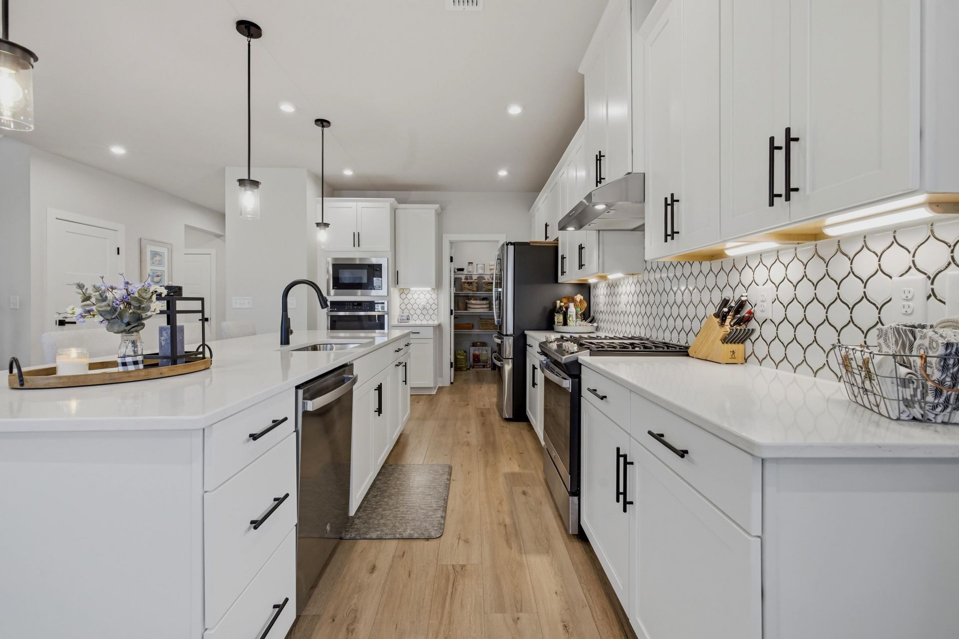2333 Hazel Way Photo 12