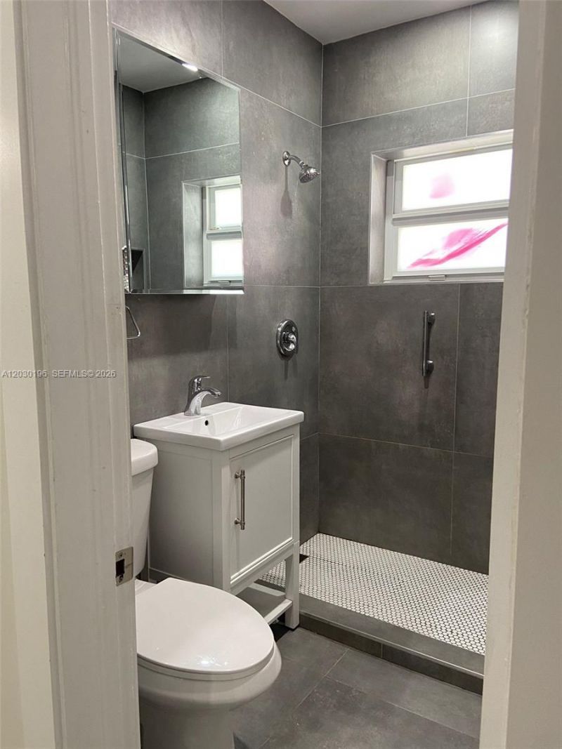 1511 NE 109th St , Miami, FL 33161 Photo