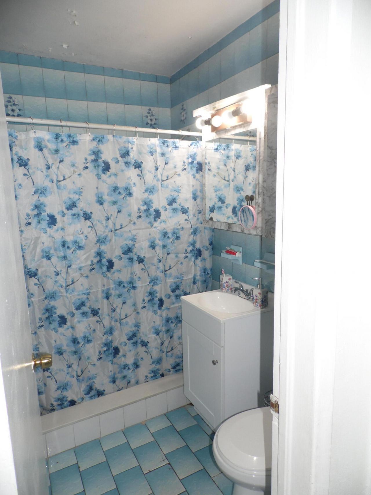 528 49th Street, West Palm Beach, FL 33407 Photo
