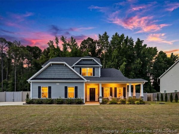 6932 Running Fox Road , Hope Mills, NC 28348